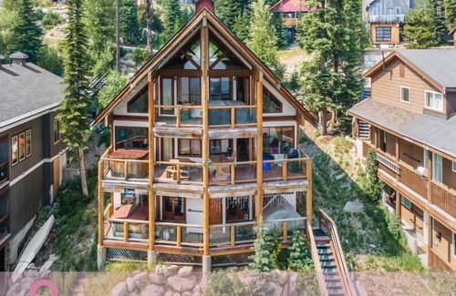 Snow Pine Estates Apartment | Cozy Nook-Rustic w/Private Hot Tub and Nice View