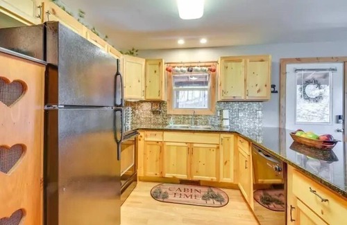 Blairsville Cabin | Cozy, North Georgia Mountain Getaway: 3 BR/3 BA, Fire Pit & Game Room