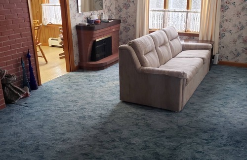 Monticello House | Cozy Northern Maine retreat. All the amenites of home. See the Solar Eclipse!