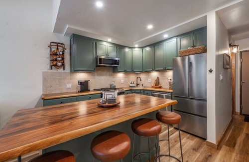 Truckee Apartment | Cozy Northstar Village Condo Walk to Lifts Pools