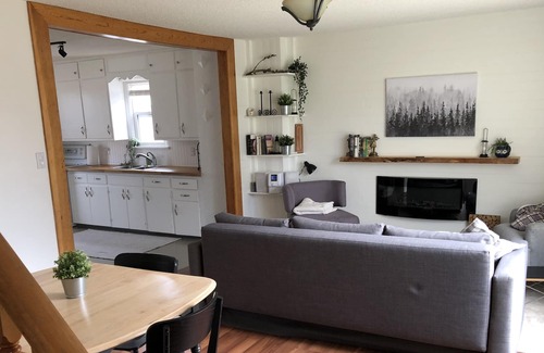 Erickson House | Cozy Nr Clear Lk, 3Qn beds, Spa, free parking Wifi