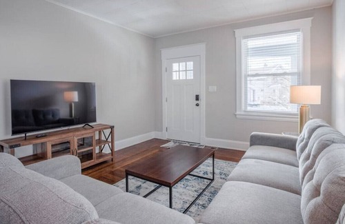 Oakley House | Cozy Oakley 2B House Mins to Downtown, UC Hospital