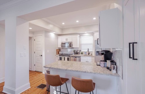 Oakley House | Cozy Oakley 4B with Garage 10 min to Downtown, UC Hospitals