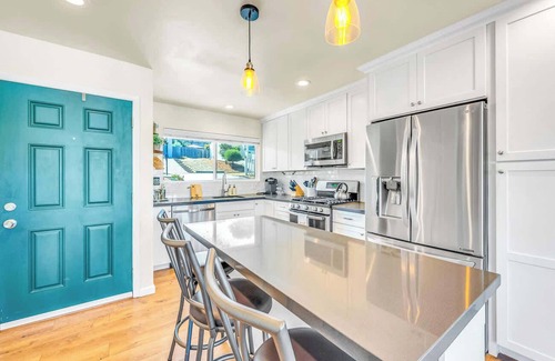 Del Rey Oaks House | Cozy Oaks | A coastal getaway with idyllic scenery!