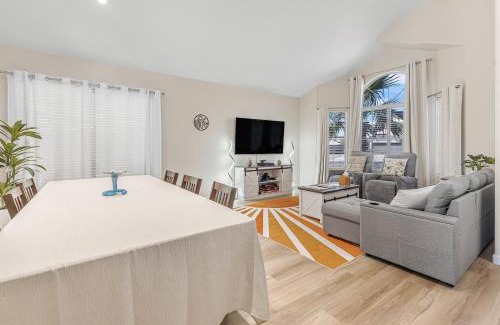 Dave Brown Autumn Hills House | Cozy Oasis Escape - Hot Tub - Fire Pit - Fast WiFi