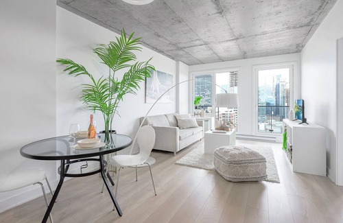 Shaughnessy Village Apartment | Cozy Oasis Home Downtown Montreal ~ Indoor Spa