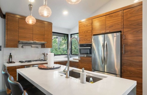 Los Angeles House | Cozy Oasis in Oakley with Basketball court,pool