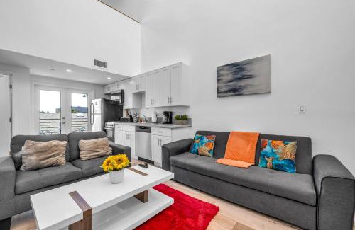 Wilshire Apartment | Cozy Oasis near Griffith Observatory