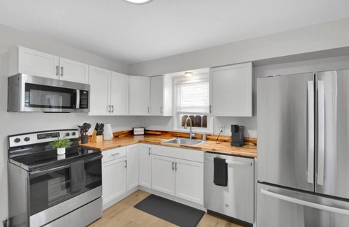 Evansville House | Cozy Oasis on Pollack