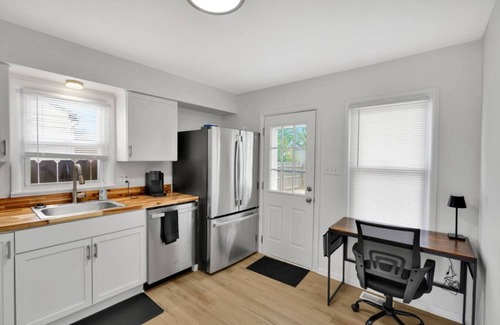 Evansville House | Cozy Oasis on Pollack