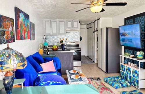 Makaha Condo | Cozy ocean and pool view condo in gorgeous Oahu with fitness room, WiFi