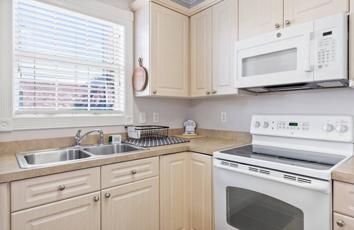 Central Myrtle Beach Apartment | Cozy Oceanview 3BR w/Private Balcony & 7 Pools - Dog Stays Free