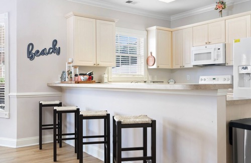 Central Myrtle Beach Apartment | Cozy Oceanview 3BR w/Private Balcony & 7 Pools - Dog Stays Free