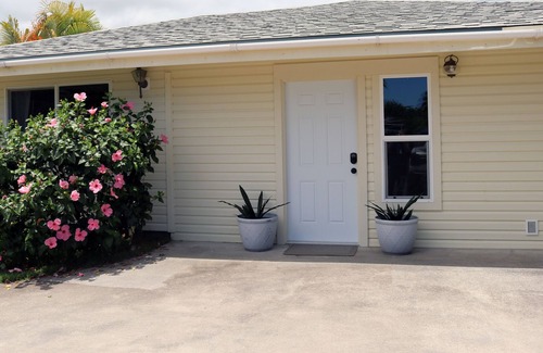 Kona Palisades House | Cozy Ohana with Cal King Bed and Full Kitchen