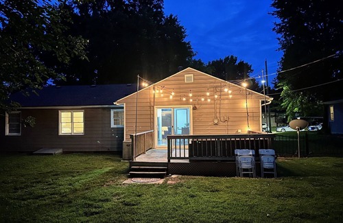 Lawrence House | Cozy on Campus! Keep it simple at this centrally-located place on the KU Campus.