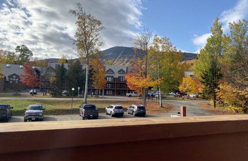 Carrabassett Valley Apartment | Cozy~ON LIFT~Studio~Sugarloaf Views~Walk to it All!