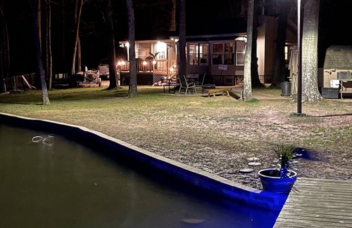 Houston House | Cozy on the lake lodging with kayaking and fishing supplies furnished.