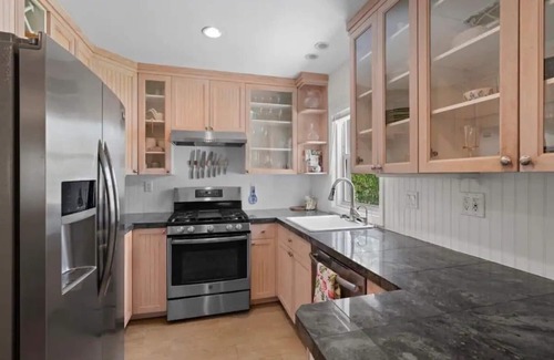 Flamingo Parks House | Cozy on Westwood