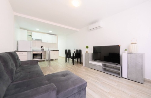 Prosperidad Apartment | Cozy one bedroom apartment in Chamartin