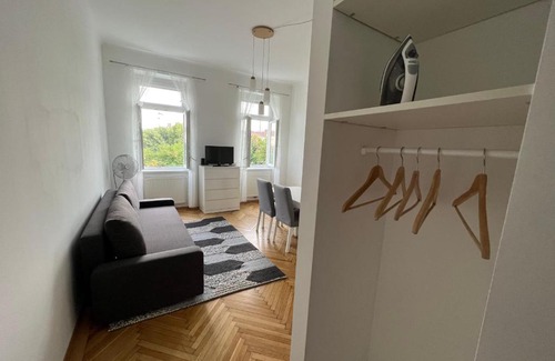 Stuwerviertel Apartment | Cozy one bedroom apartment with Park View