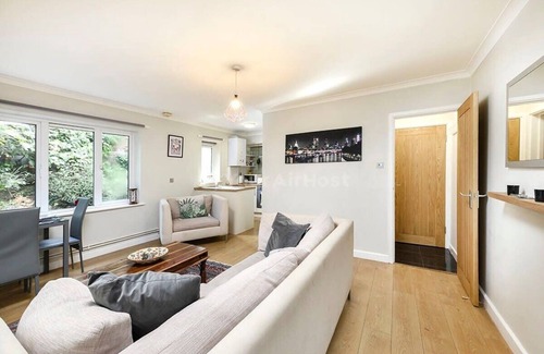 Slough Apartment | Cozy One-Bedroom Flat in Slough