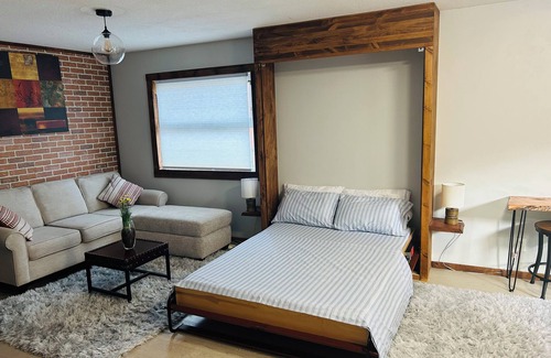 Courtenay Apartment | Cozy One Bedroom studio