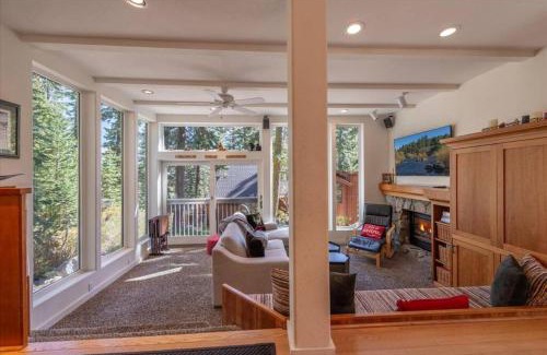 Alpine Meadows House | Cozy Palisades Tahoe Ski Cabin 3BR 3BA Free Shuttle to Lifts Book on Mobile for Promo Price
