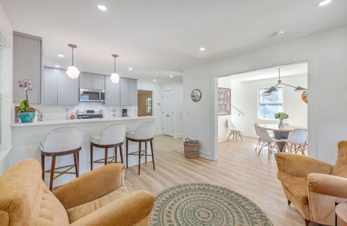 North Charleston House | Cozy Park Circle Retreat with Deck & Modern Amenities, Close to Charleston