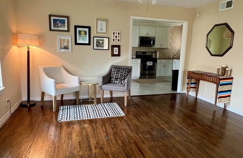 Oak Cliff House | Cozy Park Front house with amazing natural light