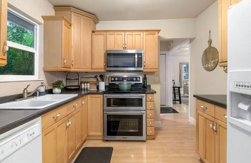 Loveland House | Cozy Patio & Pup Friendly Yard Near Downtown!