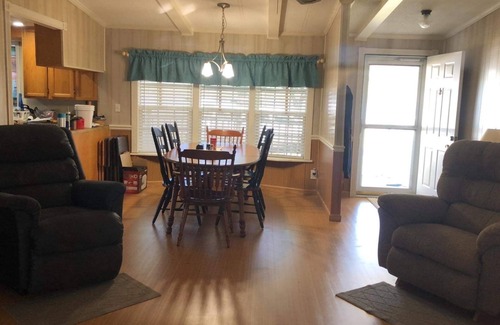 Summerton House | Cozy & Peaceful 3 bed 2 bath On the Water