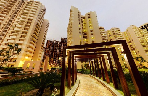 Noida Apartment | Cozy, Peaceful & Luxurious Stay