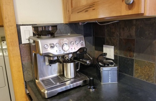 Al Tahoe Cabin | Cozy pet friendly cabin, close to Heavenly Village & walking distance to lake