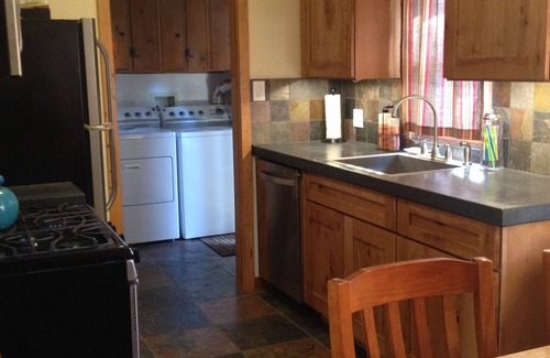 Al Tahoe Cabin | Cozy pet friendly cabin, close to Heavenly Village & walking distance to lake
