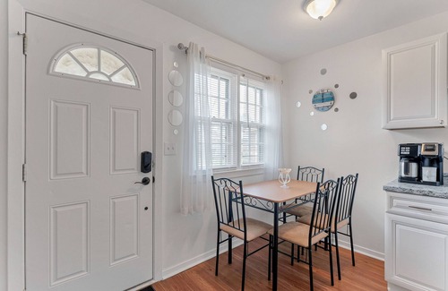 Camellia Shores House | Cozy Pet-Friendly 3BR Near Norfolk Beaches