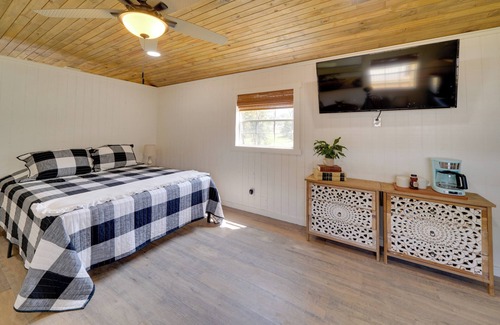Bandera Apartment | Cozy & Pet-Friendly Bandera Getaway w/ Fire Pit!