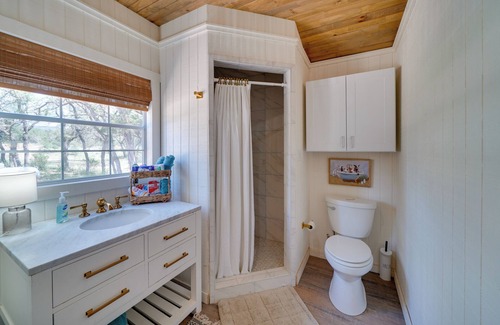 Bandera Apartment | Cozy & Pet-Friendly Bandera Getaway w/ Fire Pit!