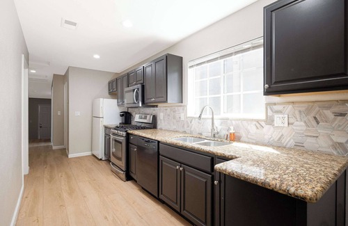 City Heights House | Cozy Pet Friendly Escape with Outdoor Dining