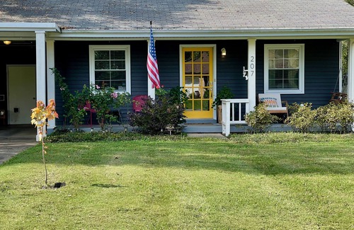 Franklin House | Cozy & Pet Friendly Franklin Home
