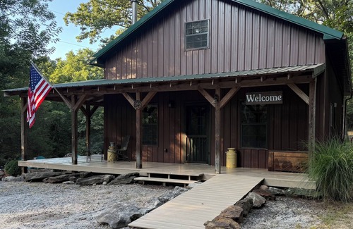 Pettit Cabin | Cozy Pettit Bay/Lake Tenkiller pet friendly cabin. Hunters & Fishermen welcome.