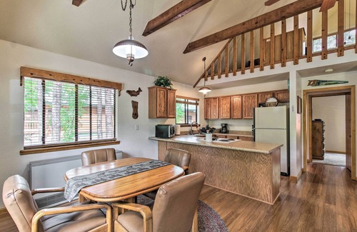 Pinetop Cottage | Cozy Pinetop Mountain Escape: Hike, Golf & Ski!