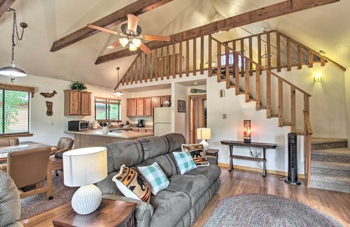 Pinetop Cottage | Cozy Pinetop Mountain Escape: Hike, Golf & Ski!