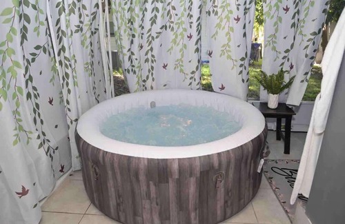 St. Cloud House | Cozy place with hot tub King bed near everything