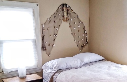 Newburyport Cottage | Cozy Plum Island Cottage. Walk to beach.