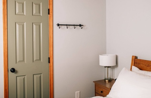 Thornhurst Ski Chalet | Cozy Pocono Lake Chalet / No Amenity Fees After Booking