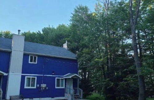 Tobyhanna House | Cozy Poconos Spa Retreat Near Hiking, Lakes & Fall Foliage