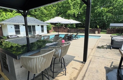 Goodlettsville Cabin | Cozy Pool House 20 mins from Downtown