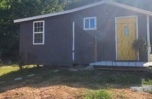 Salisbury House | Cozy Poolhouse Close To Downtown/Airport/Parksn