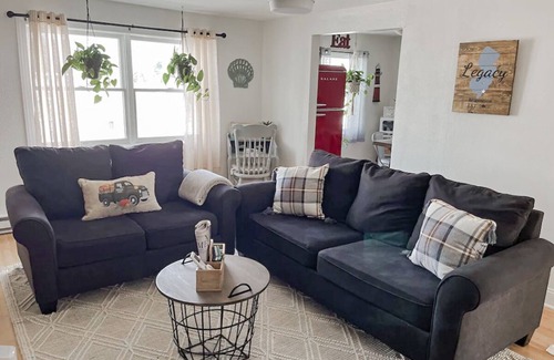 Brigantine Condo | Cozy & pretty beach-block, 2-BR condo: short walk to ocean, restaurants & shops!