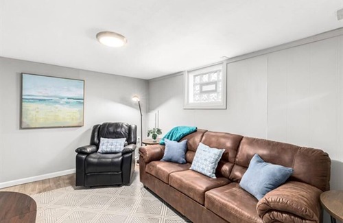 Hazel Park Apartment | Cozy & Private 1BR Basement suite in Hazel Park
